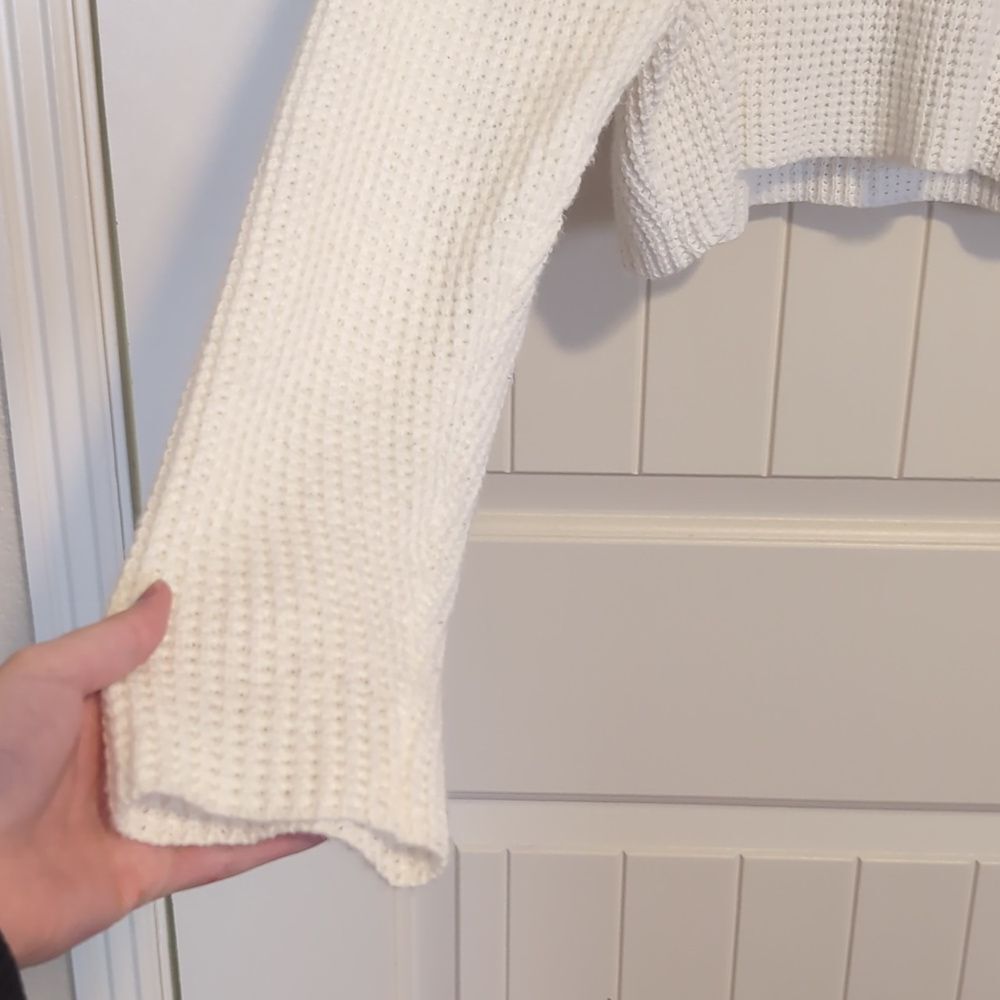 White Cropped Knit Sweater - Picture 2 of 7